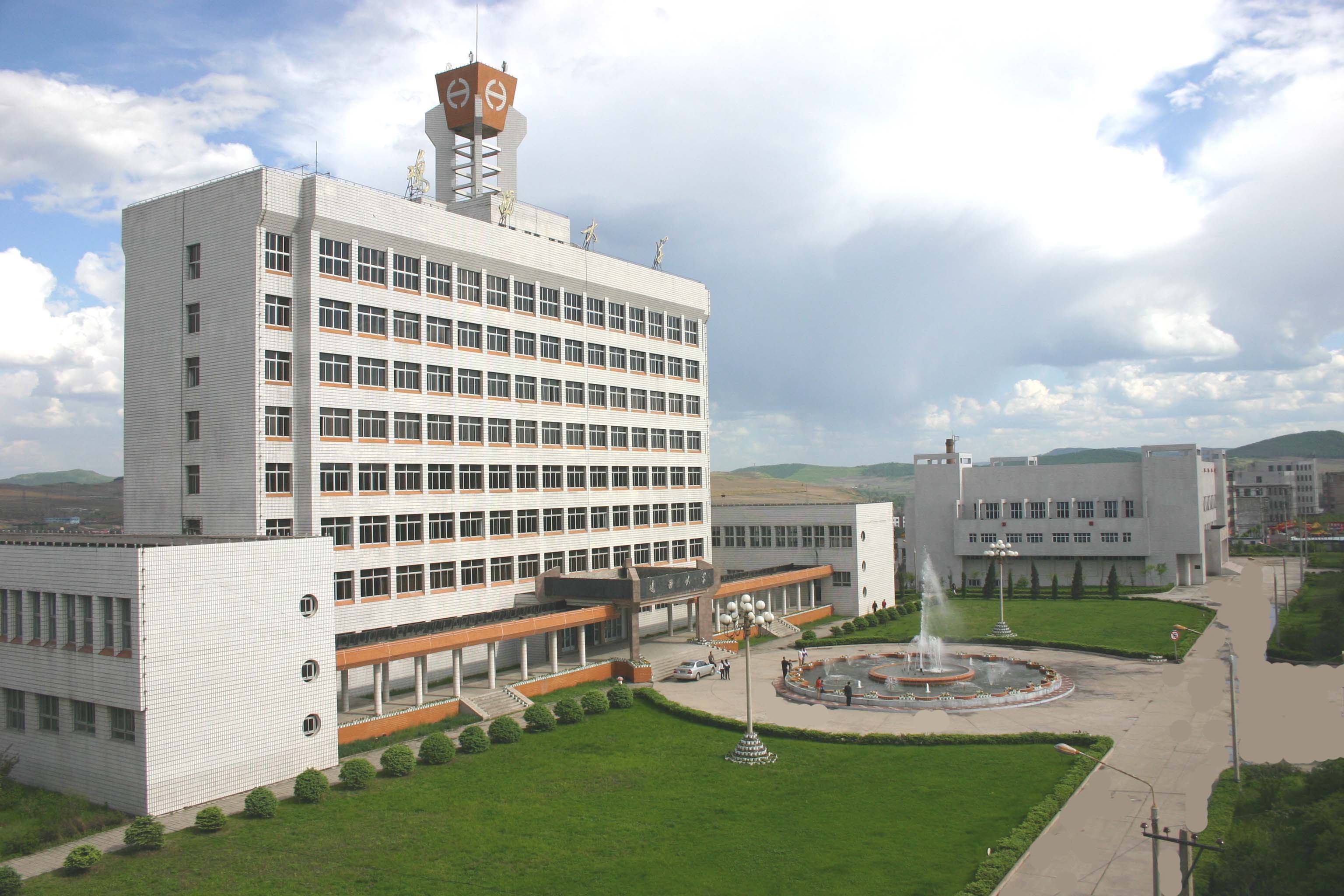 黑龙江工业学院